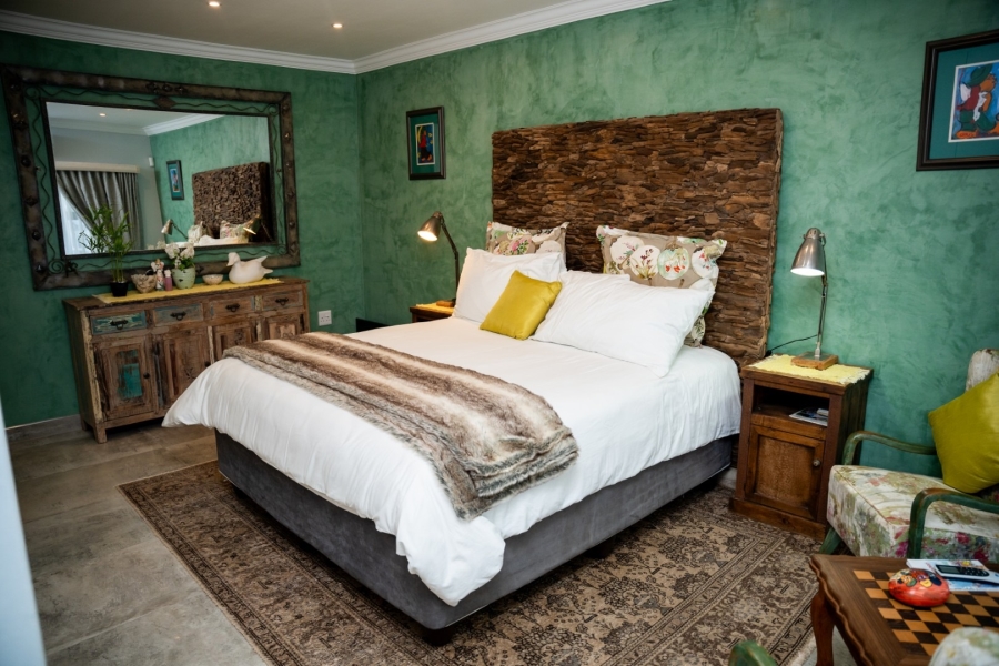 6 Bedroom Property for Sale in Wilkoppies North West